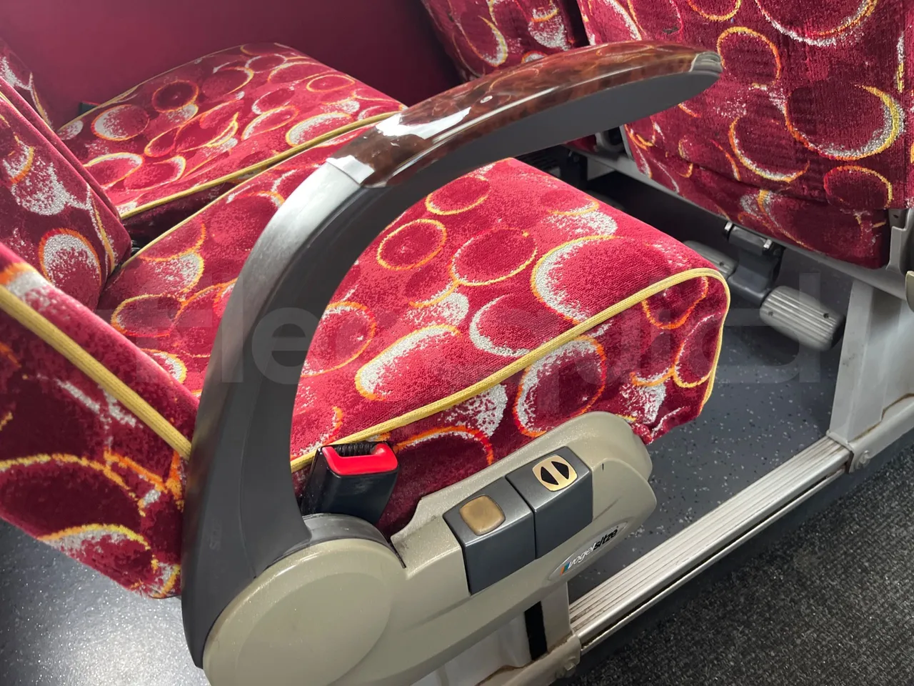 Mercedes-Benz MB 818 S SITCAR TR1 - Euro4 - 130kW - 7.640mt - armrest detail photo