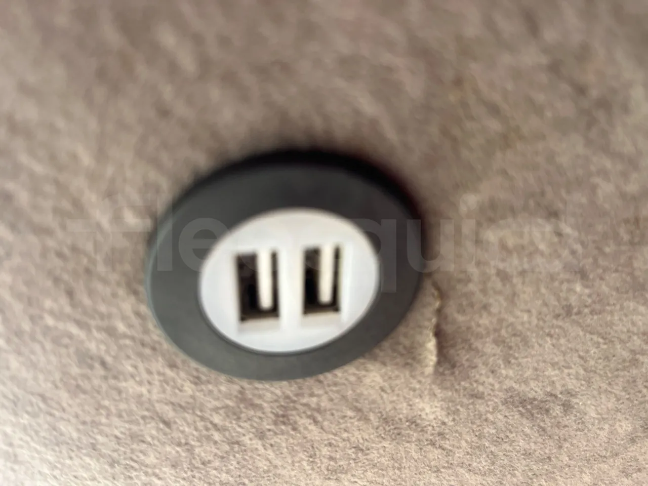 Mercedes-Benz MB 818 S SITCAR TR1 - Euro4 - 130kW - 7.640mt - usb charging detail