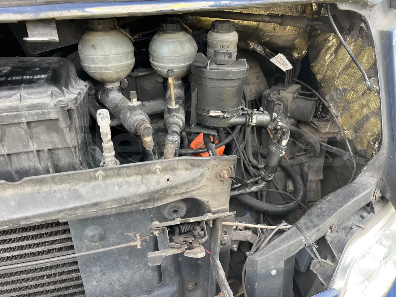 Mercedes-Benz MB 818 S SITCAR TR1 - Euro4 - 130kW - 7.640mt - air conditioning compressor