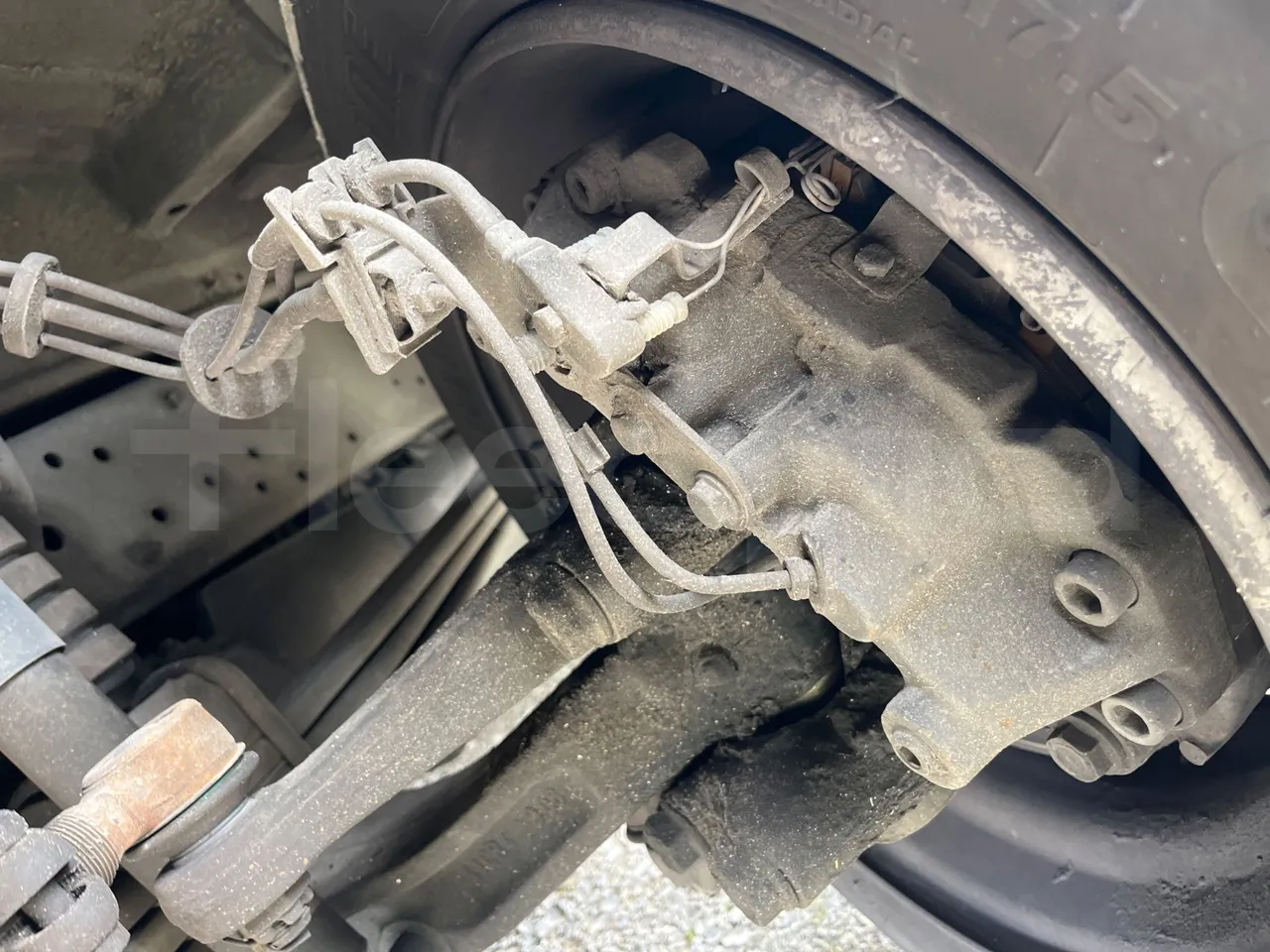 Mercedes-Benz MB 818 S SITCAR TR1 - Euro4 - 130kW - 7.640mt - front brake calipers left