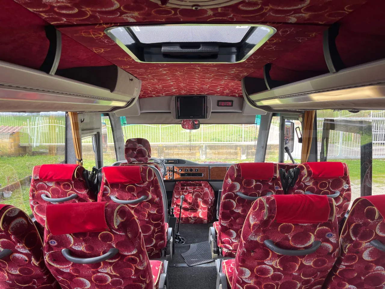 Mercedes-Benz MB 818 S SITCAR TR1 - Euro4 - 130kW - 7.640mt - forward view all seats last row height