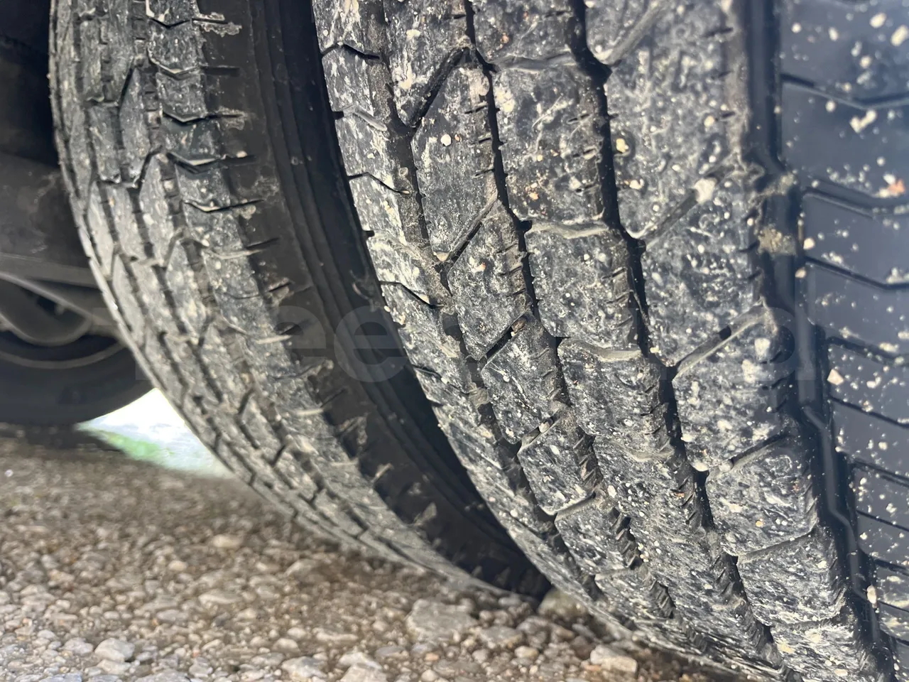 Mercedes-Benz MB 818 S SITCAR TR1 - Euro4 - 130kW - 7.640mt - tread condition second axle tires left