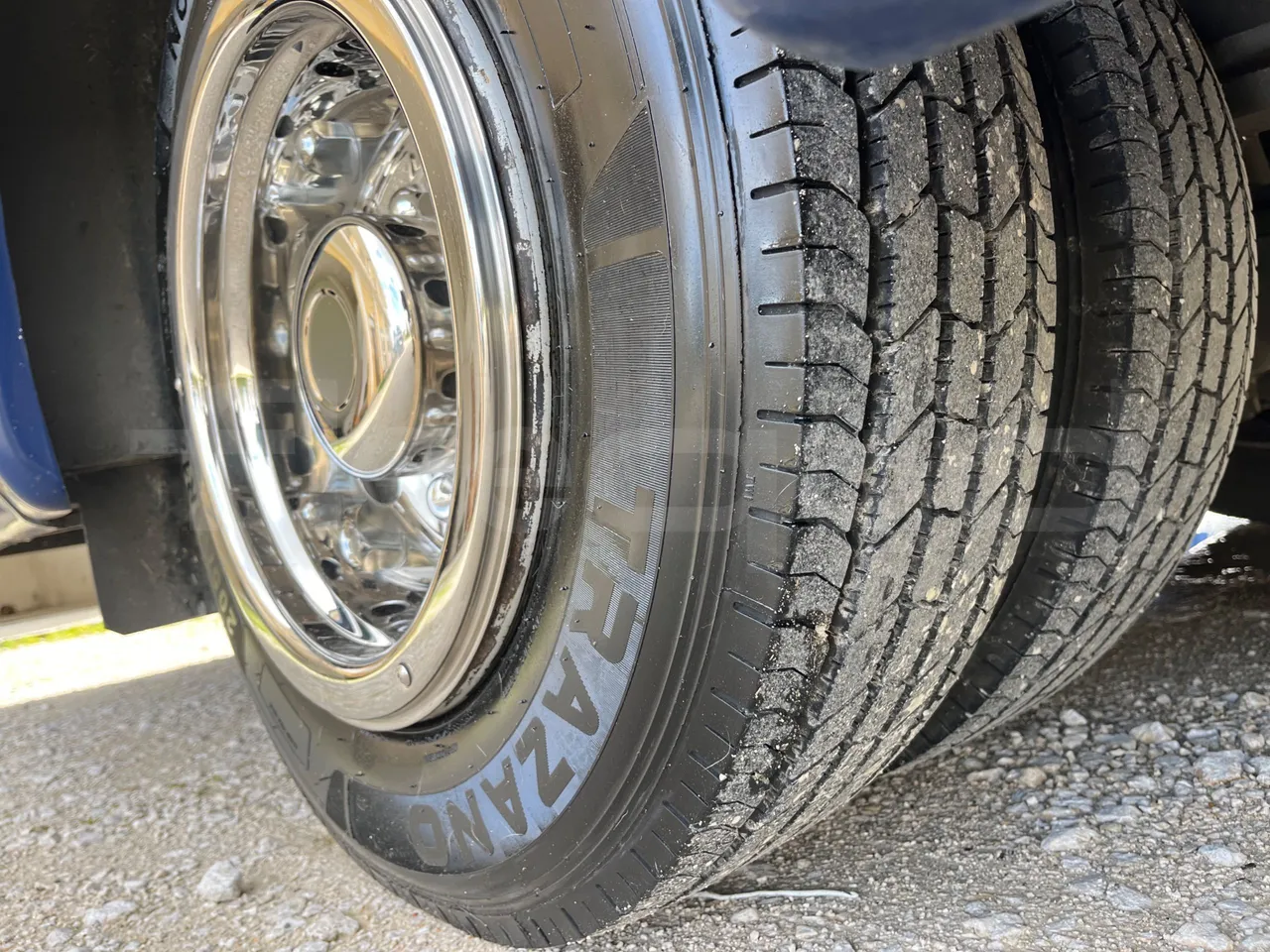 Mercedes-Benz MB 818 S SITCAR TR1 - Euro4 - 130kW - 7.640mt - tread condition third axle tires left