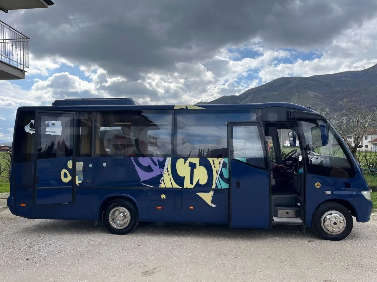 Mercedes-Benz MB 818 S SITCAR TR1 - Euro4 - 130kW - 7.640mt - right side doors open