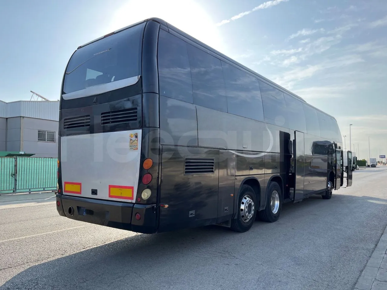Beulas Man Glory HOC 24.480/ Euro5 - 353 Kw - 13.9 Mt - 3/4 right rear doors open