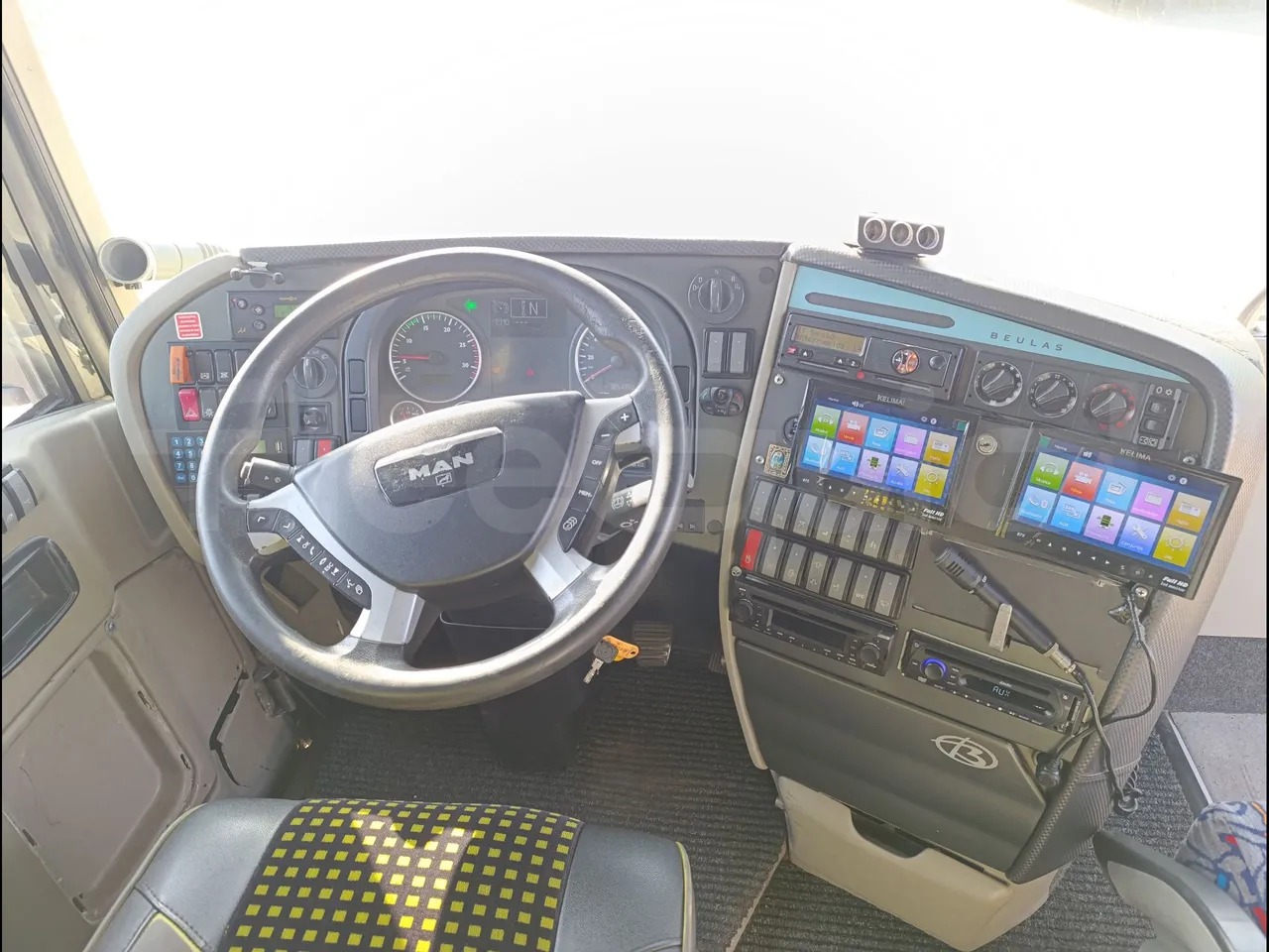 Beulas Man Glory HOC 24.480/ Euro5 - 353 Kw - 13.9 Mt - buttons panels on (mandatory for bus to scrap)