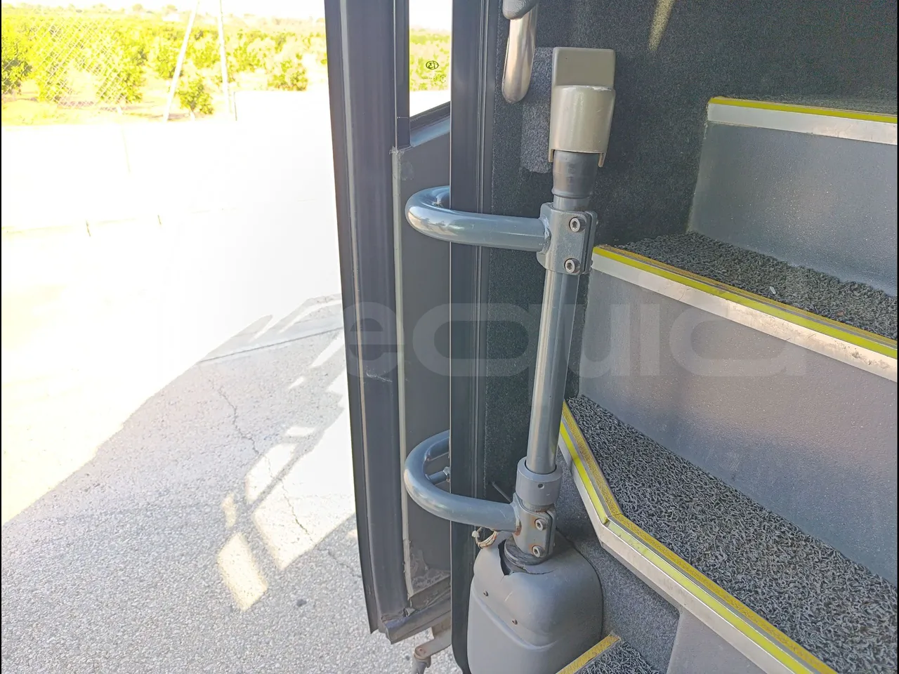 Beulas Man Glory HOC 24.480/ Euro5 - 353 Kw - 13.9 Mt - door mechanism photo