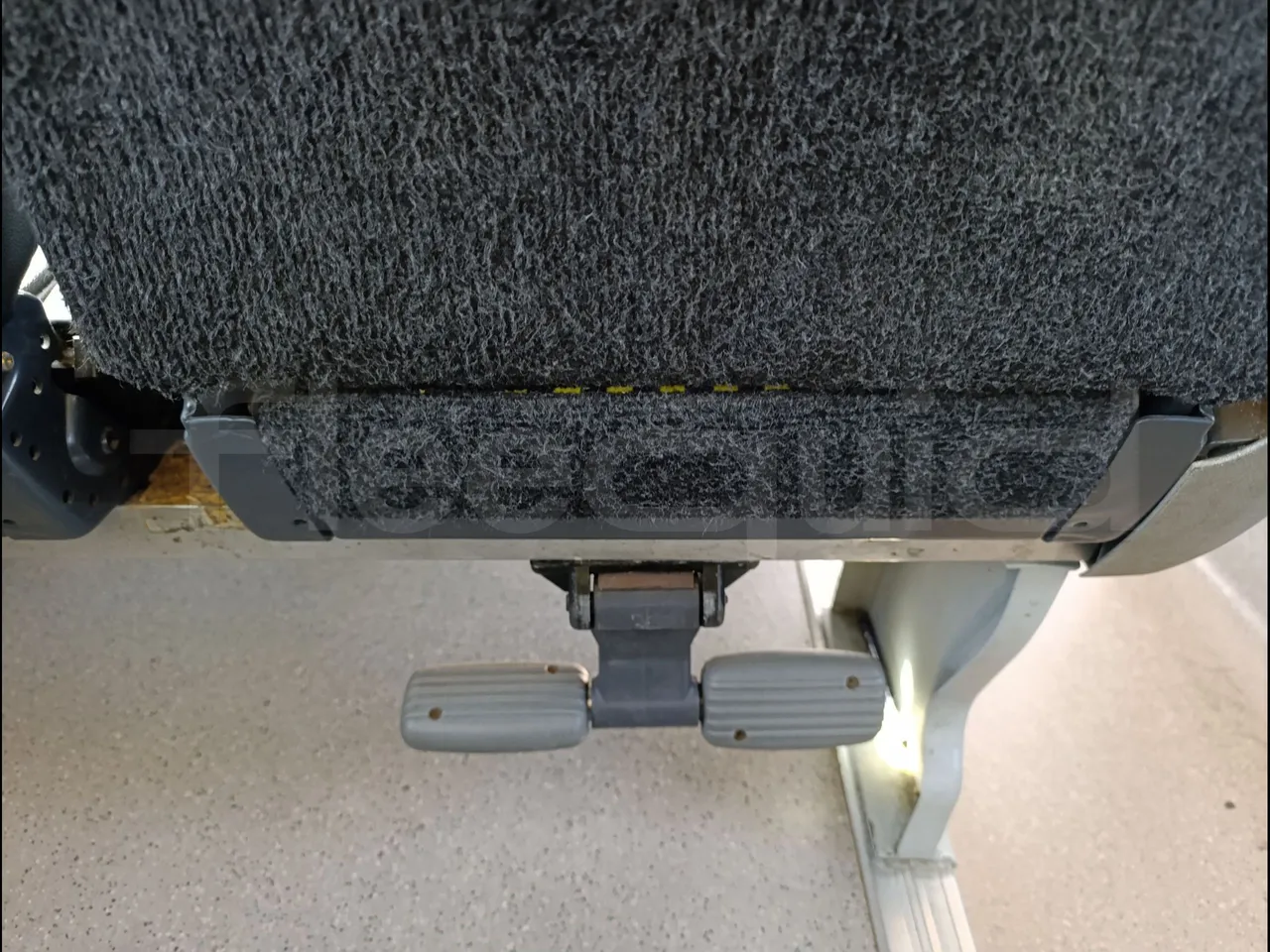 Beulas Man Glory HOC 24.480/ Euro5 - 353 Kw - 13.9 Mt - footrest detail photo