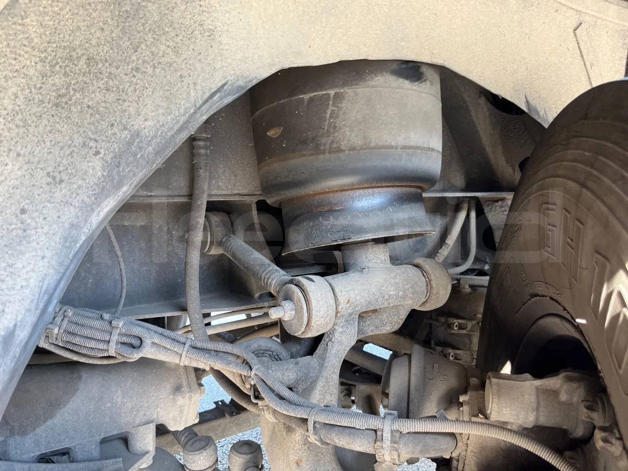 Beulas Man Glory HOC 24.480/ Euro5 - 353 Kw - 13.9 Mt - front air springs left