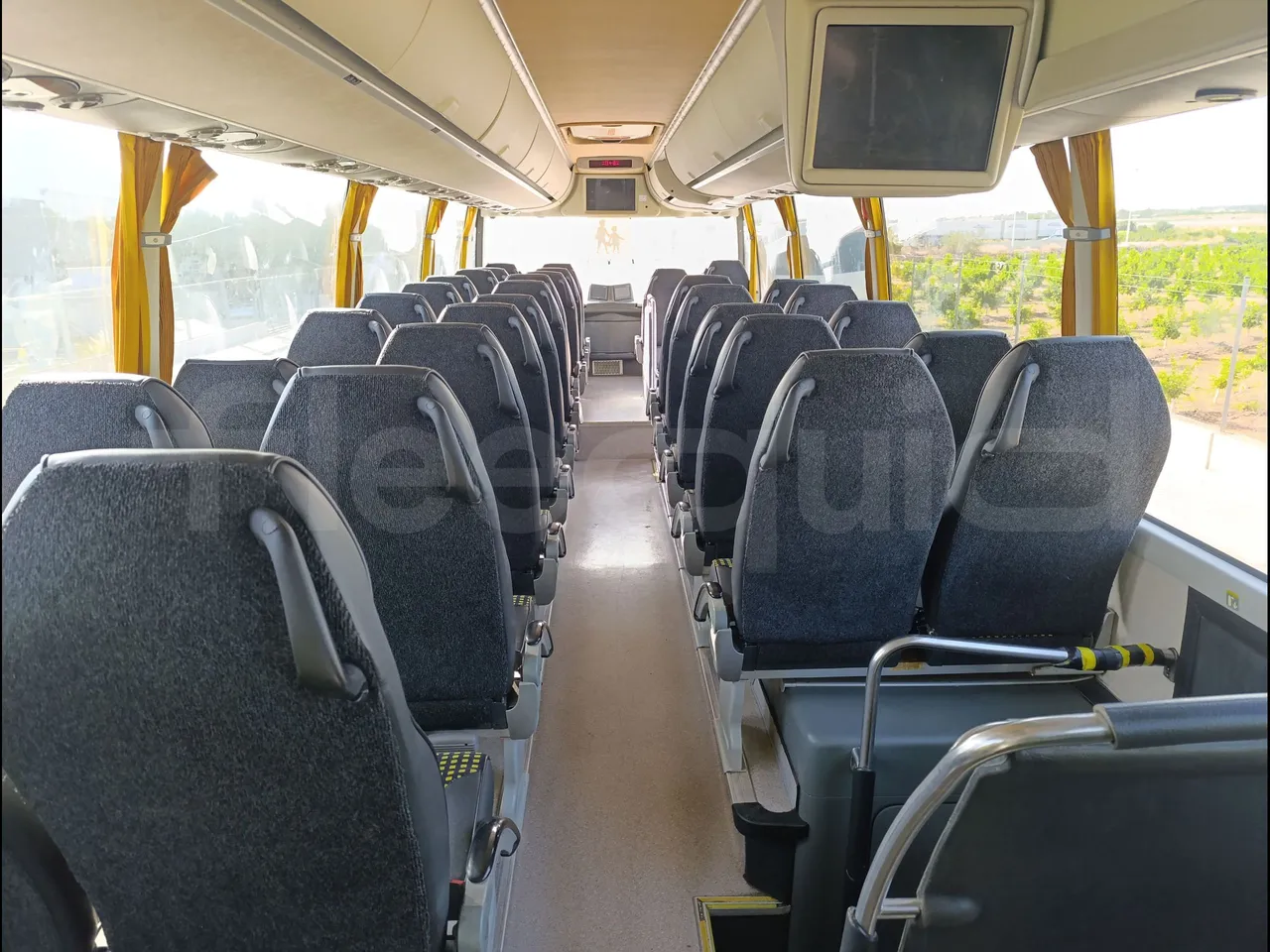Beulas Man Glory HOC 24.480/ Euro5 - 353 Kw - 13.9 Mt - forward view middle aisle