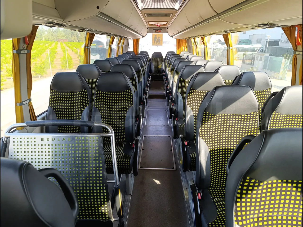 Beulas Man Glory HOC 24.480/ Euro5 - 353 Kw - 13.9 Mt - reverse view middle aisle