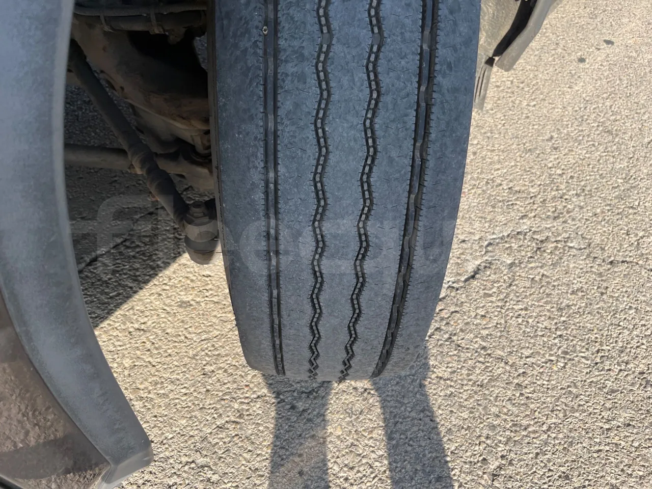 Beulas Man Glory HOC 24.480/ Euro5 - 353 Kw - 13.9 Mt - tread condition front tires left