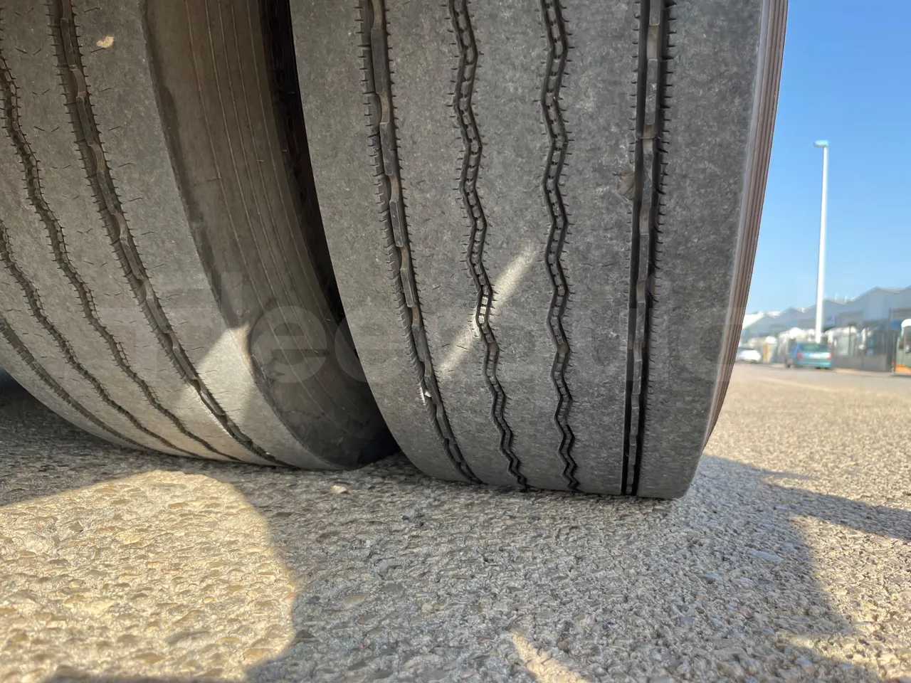 Beulas Man Glory HOC 24.480/ Euro5 - 353 Kw - 13.9 Mt - tread condition second axle tires left