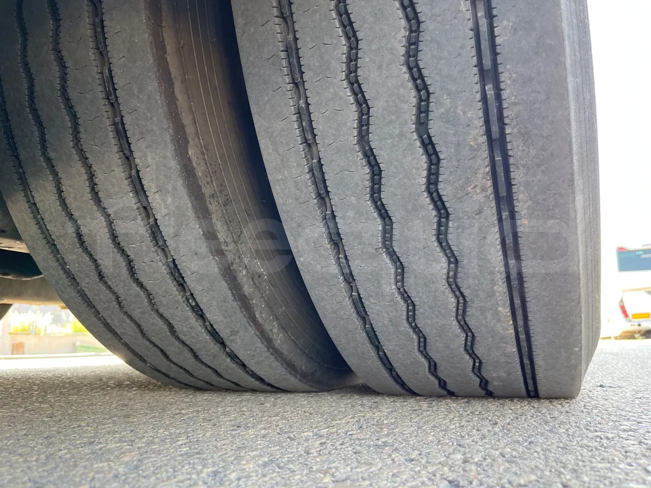 Beulas Man Glory HOC 24.480/ Euro5 - 353 Kw - 13.9 Mt - tread condition second axle tires right