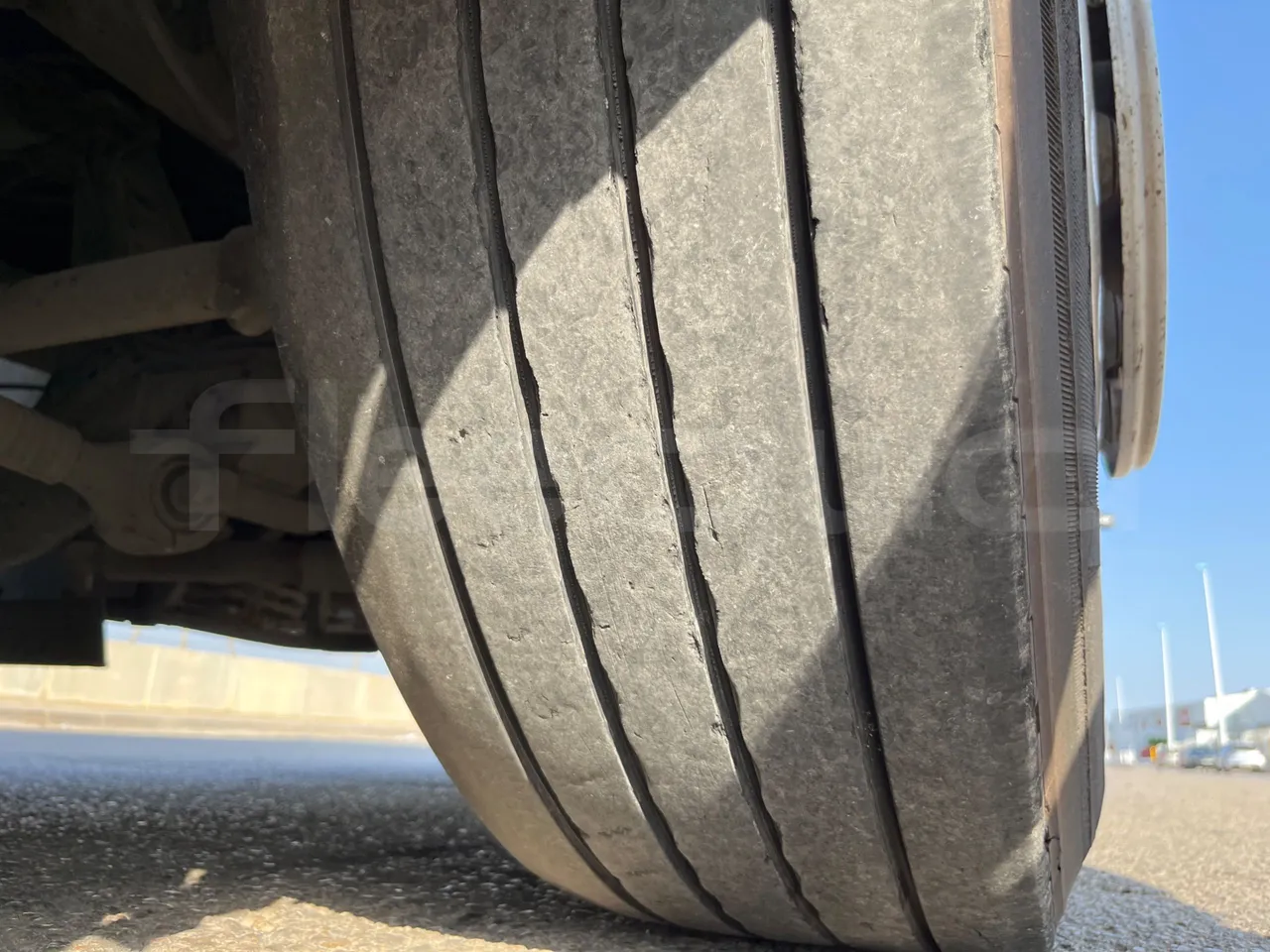 Beulas Man Glory HOC 24.480/ Euro5 - 353 Kw - 13.9 Mt - tread condition third axle tires left