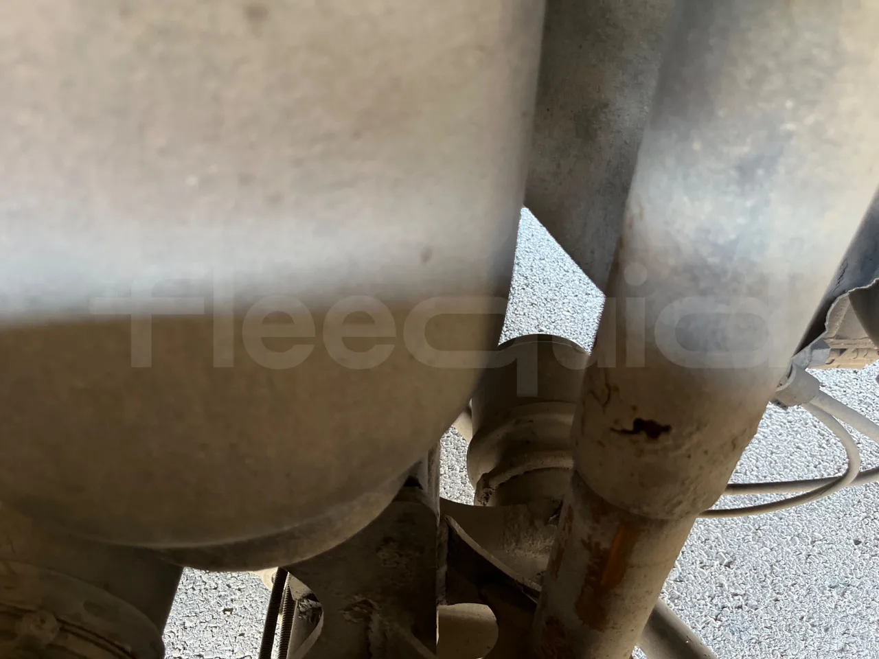 Beulas Man Glory HOC 24.480/ Euro5 - 353 Kw - 13.9 Mt - axel 3 shock absorbers 1 left