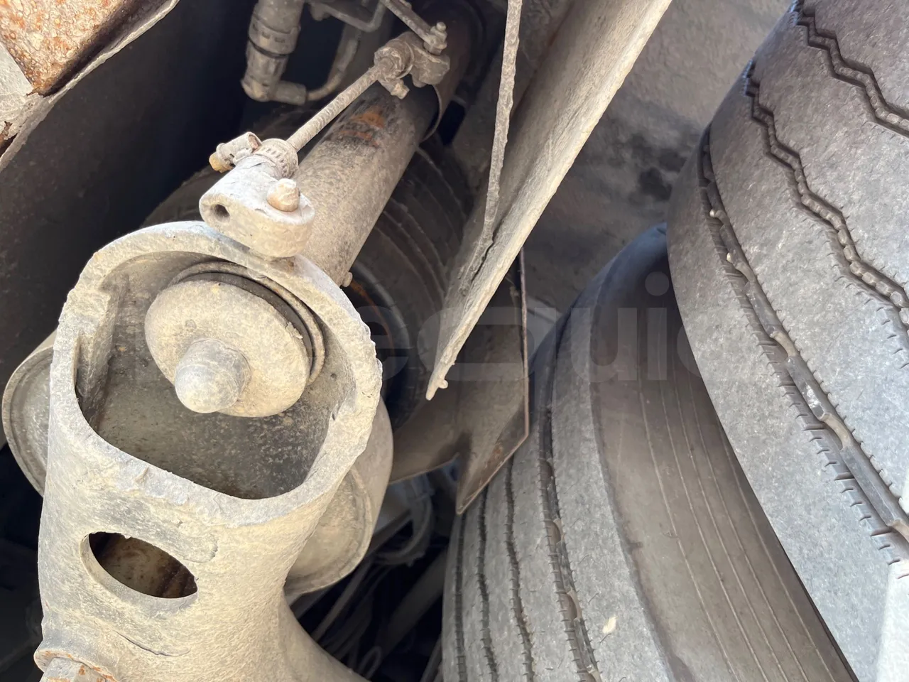 Beulas Man Glory HOC 24.480/ Euro5 - 353 Kw - 13.9 Mt - axle 2 shock absorbers 1 left