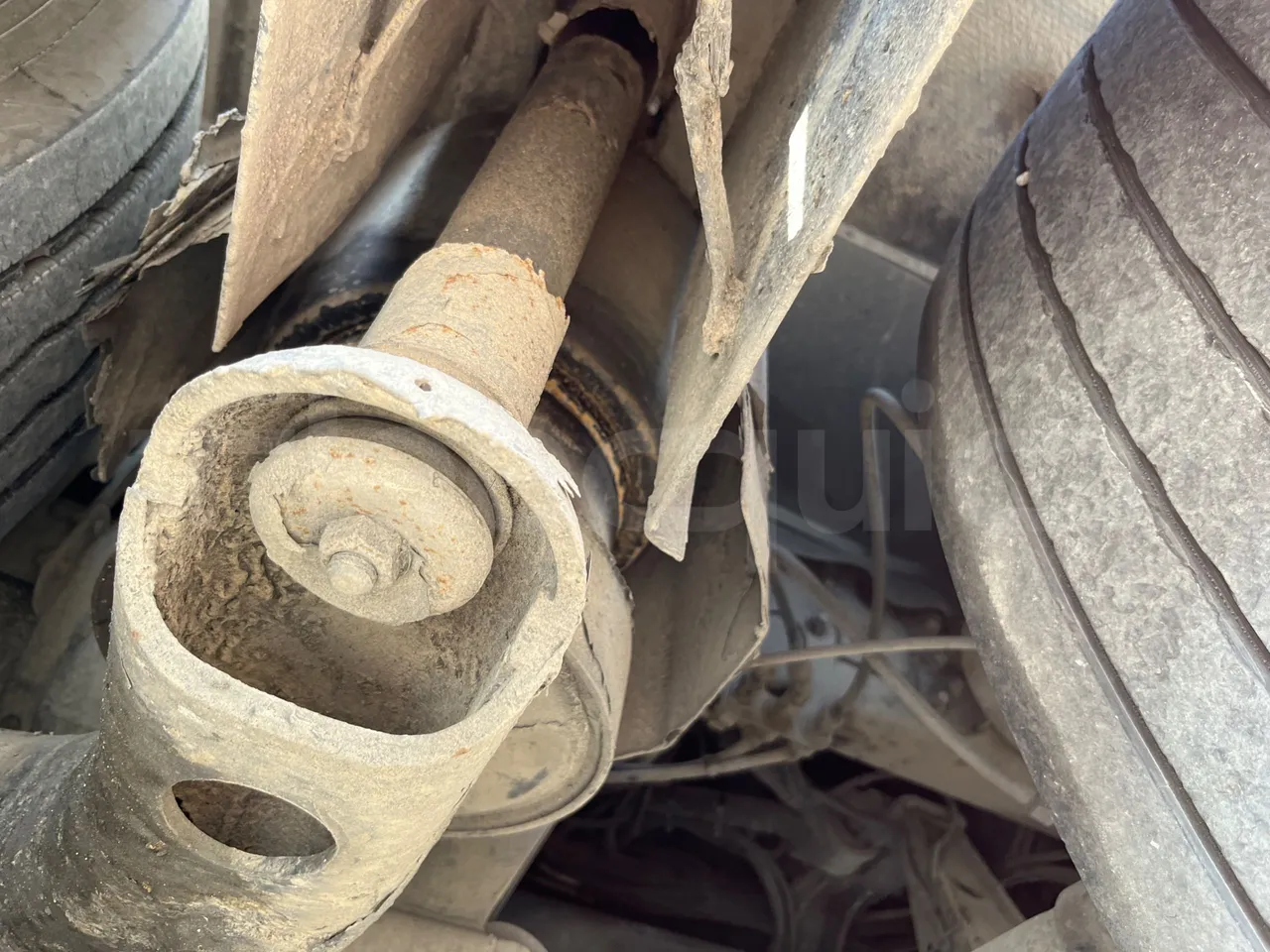 Beulas Man Glory HOC 24.480/ Euro5 - 353 Kw - 13.9 Mt - axle 2 shock absorbers 2 left