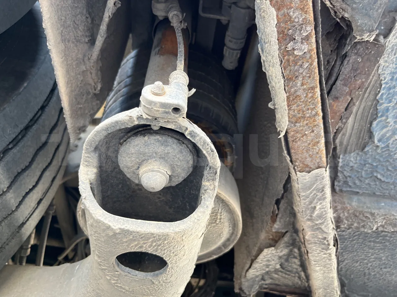 Beulas Man Glory HOC 24.480/ Euro5 - 353 Kw - 13.9 Mt - axle 2 shock absorbers 1 right