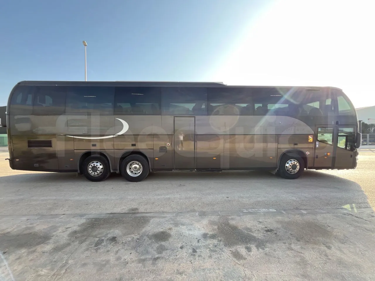Beulas Man Glory HOC 24.480/ Euro5 - 353 Kw - 13.9 Mt - right side doors closed