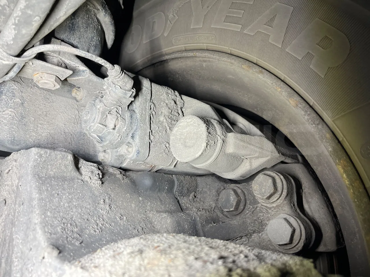 Mercedes-Benz Conecto 628B02.BD1GKEB/ Euro 6 - 265 Kw - 17.956 Mt - axle 2 caliper brakes right