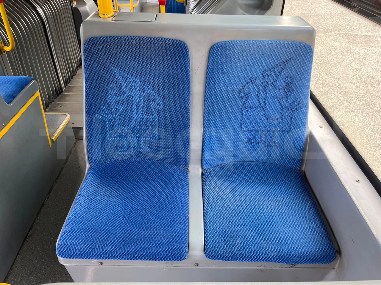 Mercedes-Benz Conecto 628B02.BD1GKEB/ Euro 6 - 265 Kw - 17.956 Mt - single seat detail