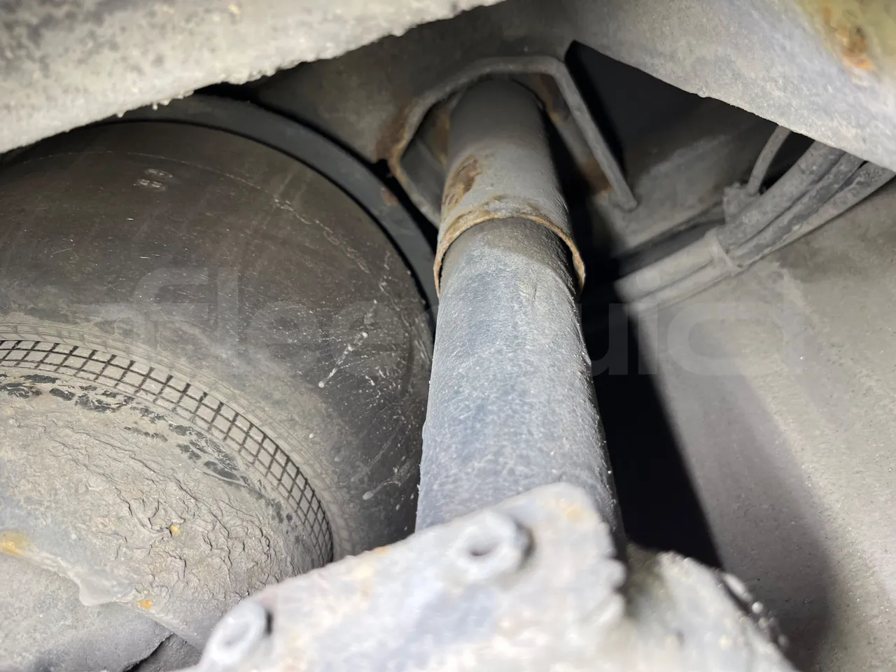 Mercedes-Benz Conecto 628B02.BD1GKEB/ Euro 6 - 265 Kw - 17.956 Mt - axel 3 shock absorbers 2 right