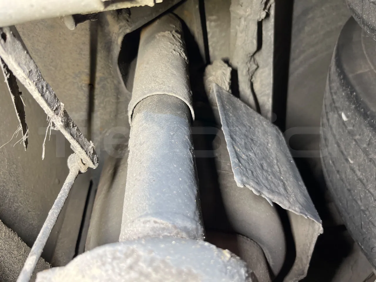 Mercedes-Benz Conecto 628B02.BD1GKEB/ Euro 6 - 265 Kw - 17.956 Mt - axle 2 shock absorbers 1 left