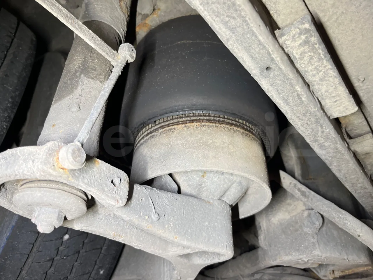 Mercedes-Benz Conecto 628B02.BD1GKEB/ Euro 6 - 265 Kw - 17.956 Mt - axle 2 shock absorbers 2 left