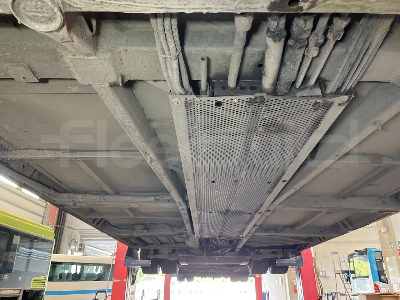Mercedes-Benz Conecto 628B02.BD1GKEB/ Euro 6 - 265 Kw - 17.956 Mt - central undercarriage photo