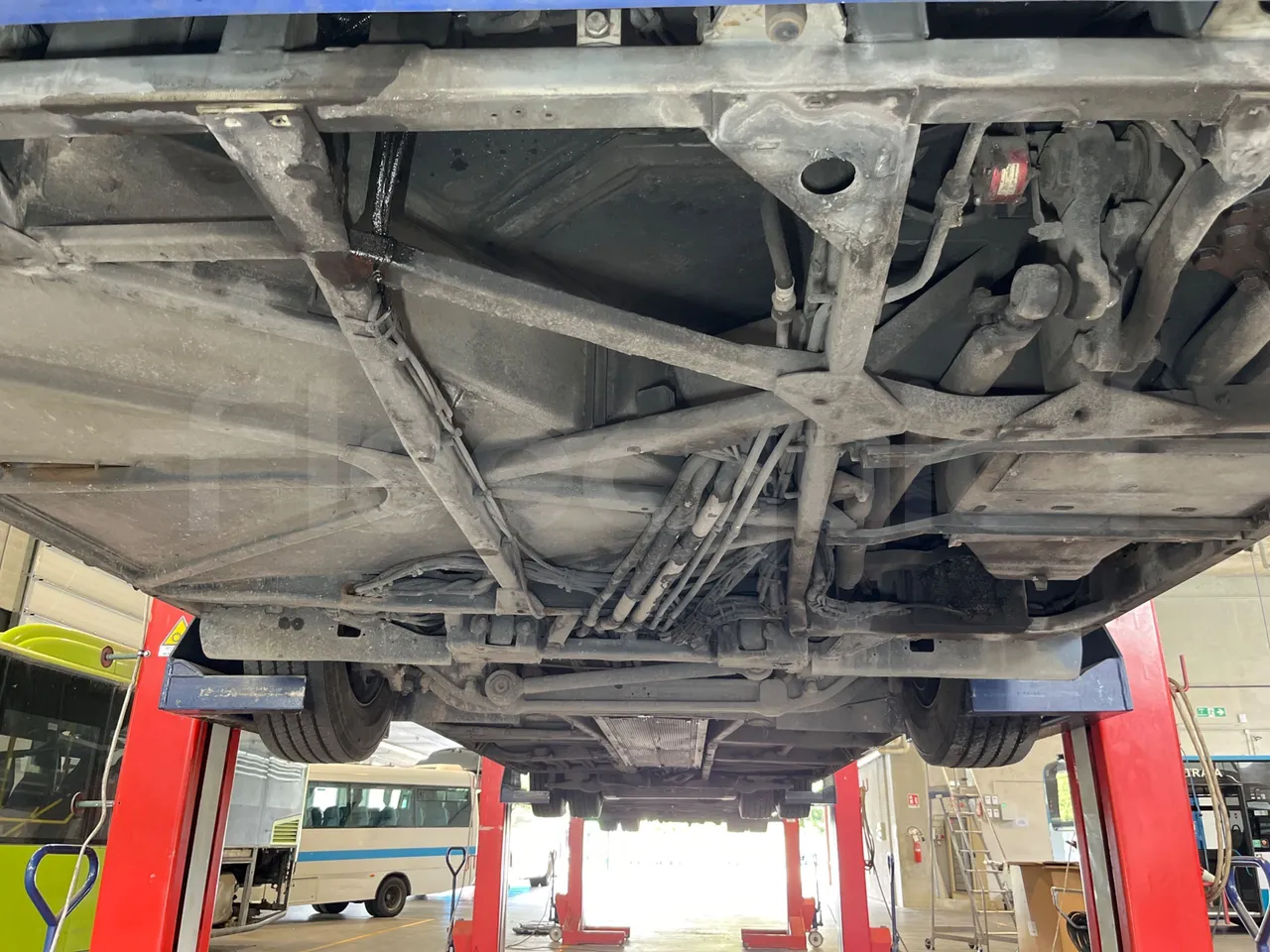 Mercedes-Benz Conecto 628B02.BD1GKEB/ Euro 6 - 265 Kw - 17.956 Mt - front undercarriage from front