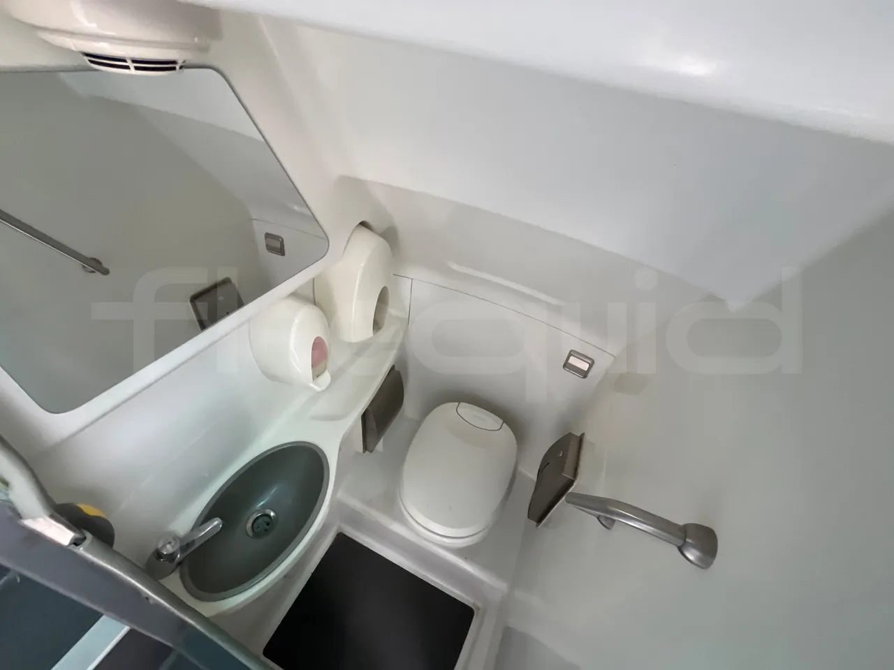Scania Irizar 1613.37/ Euro 6  - 331 Kw - 12.92 Mt - toilette accessories photo