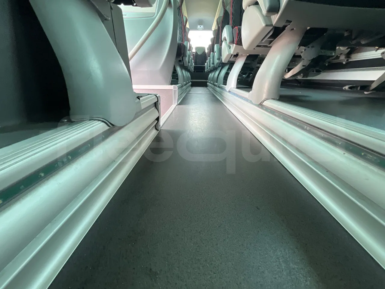 Scania Irizar 1613.37/ Euro 6  - 331 Kw - 12.92 Mt - seat brackets photo