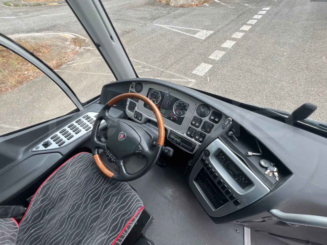 Scania Irizar 1613.37/ Euro 6  - 331 Kw - 12.92 Mt - buttons panels on