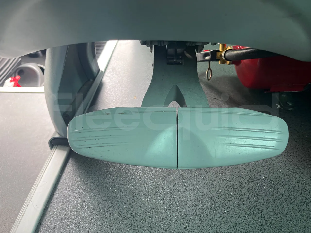 Scania Irizar 1613.37/ Euro 6  - 331 Kw - 12.92 Mt - footrest detail photo