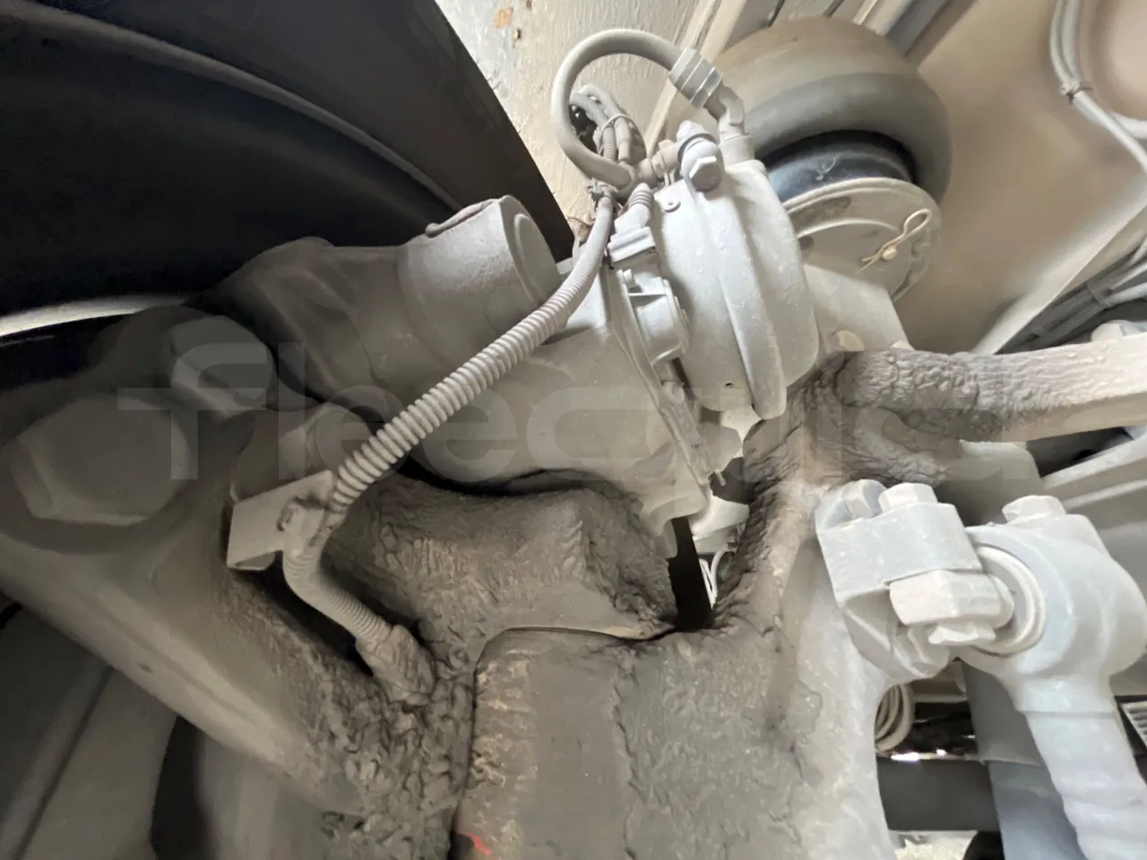 Scania Irizar 1613.37/ Euro 6  - 331 Kw - 12.92 Mt - front brake calipers right