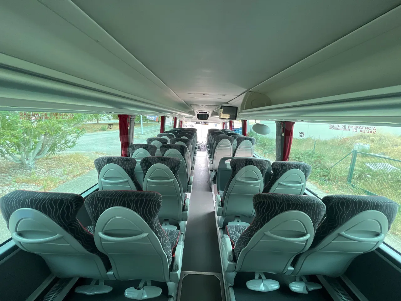 Scania Irizar 1613.37/ Euro 6  - 331 Kw - 12.92 Mt - forward view middle aisle