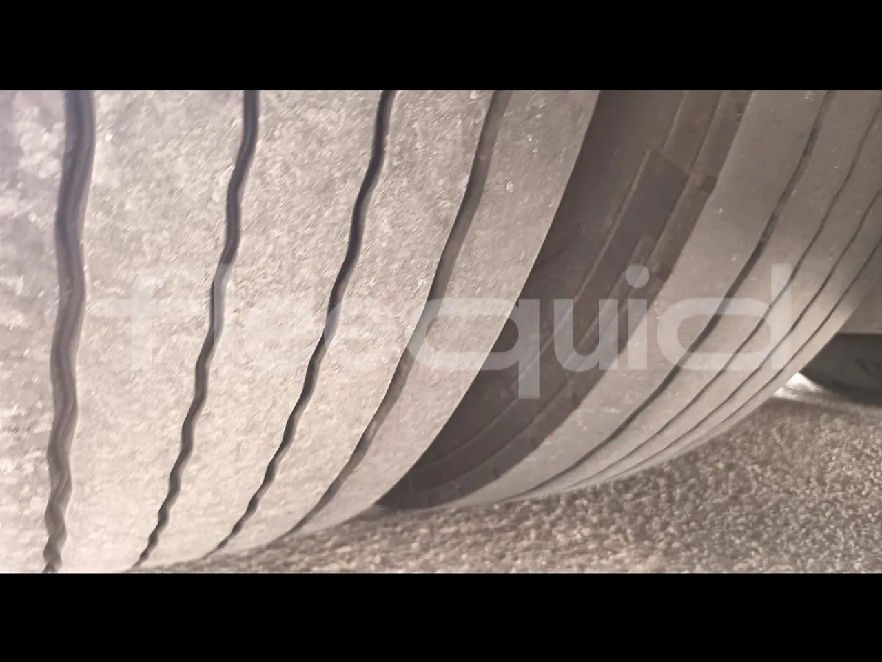 Scania Irizar 1613.37/ Euro 6  - 331 Kw - 12.92 Mt - tread condition front tires left