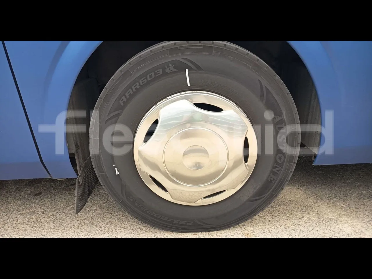 Scania Irizar 1613.37/ Euro 6  - 331 Kw - 12.92 Mt - tread condition front tires right