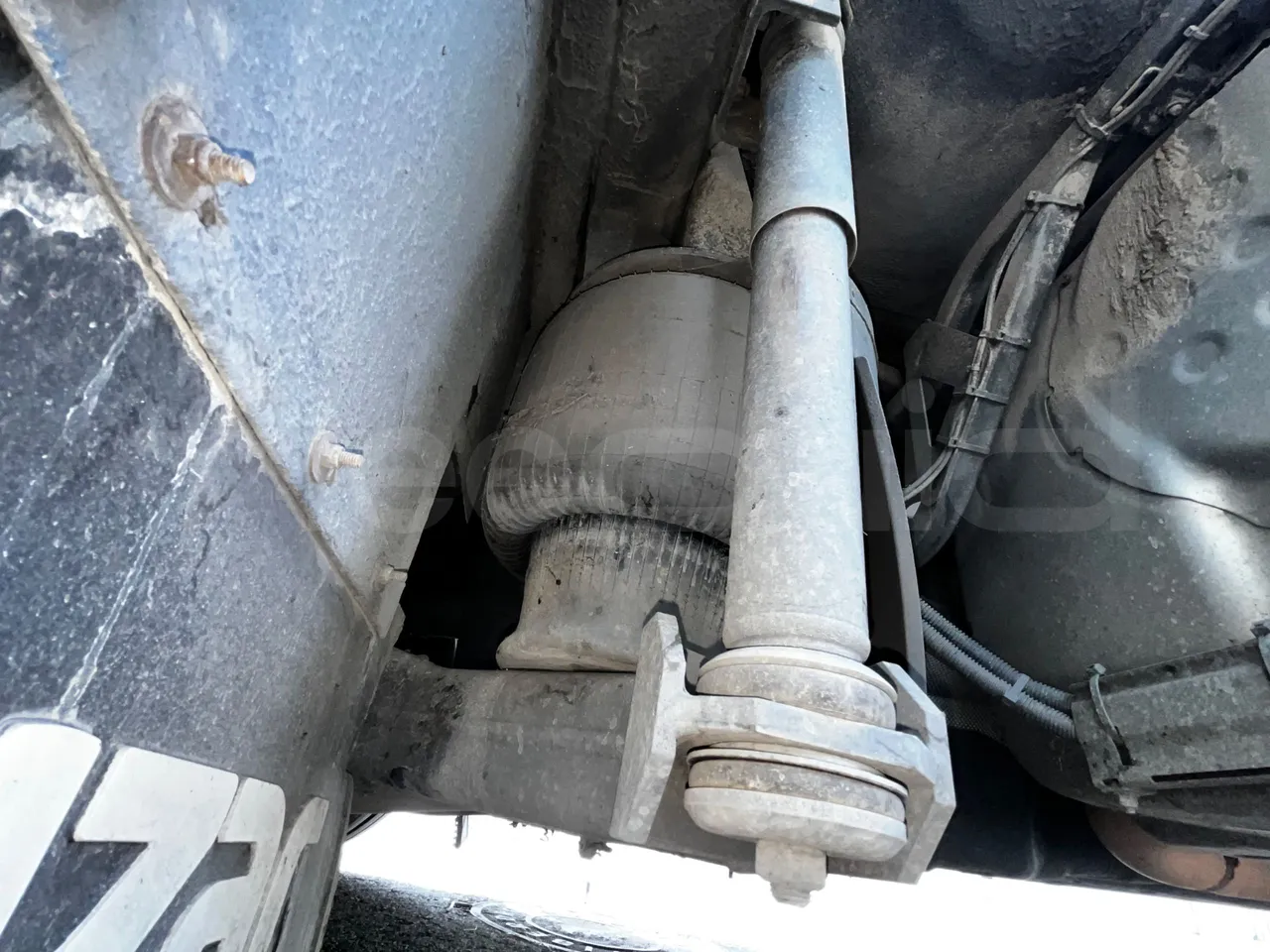 Scania Irizar 1613.37/ Euro 6  - 331 Kw - 12.92 Mt - axle 2 shock absorbers 1 right