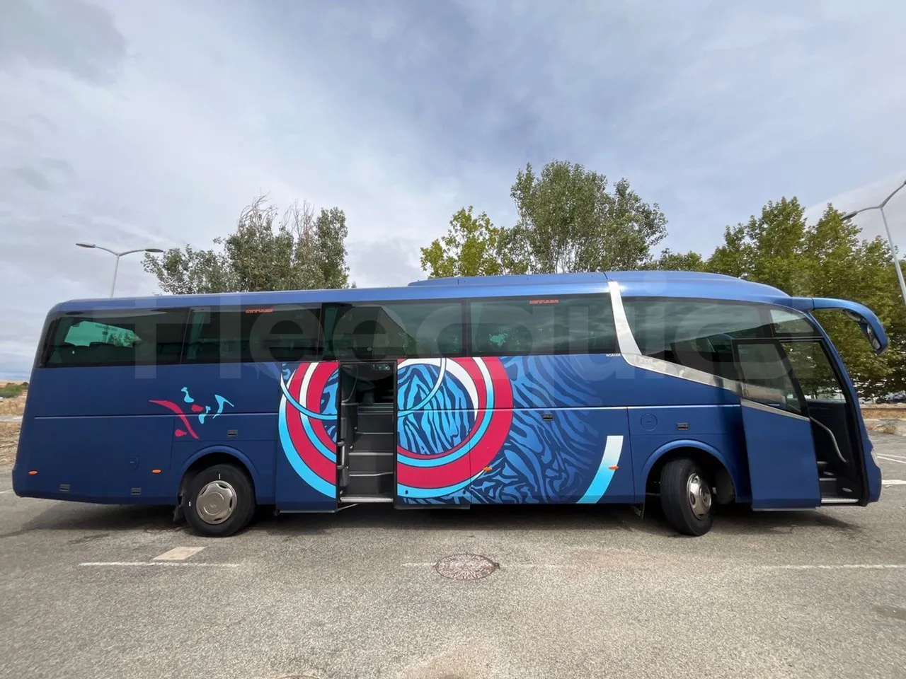 Scania Irizar 1613.37/ Euro 6  - 331 Kw - 12.92 Mt - right side doors open
