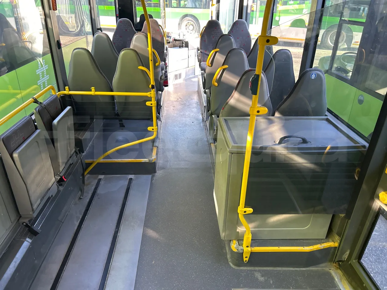 Mercedes-Benz Citaro O 530 LE - Euro5 - 220kW - 13.057mt - forward view middle aisle