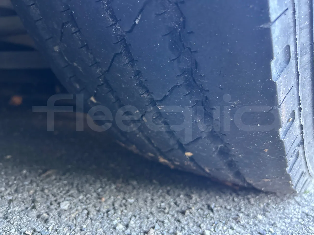 Mercedes-Benz Citaro O 530 LE - Euro5 - 220kW - 13.057mt - tread condition front tires right