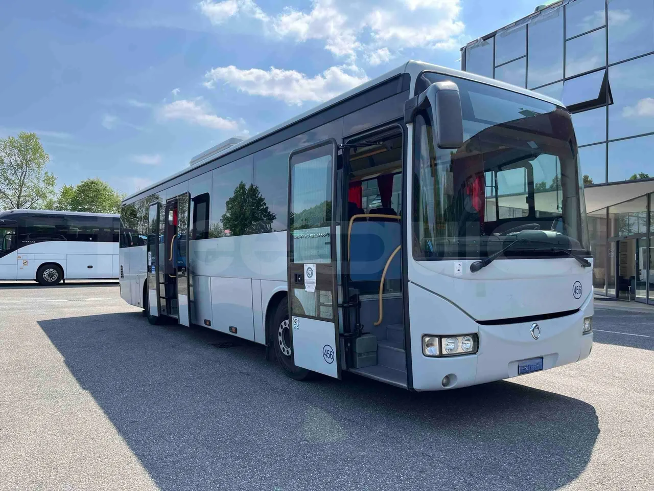 Iveco Crossway SFR160 - Euro5 - 280KW - 11.955mt - 3/4 right front doors open