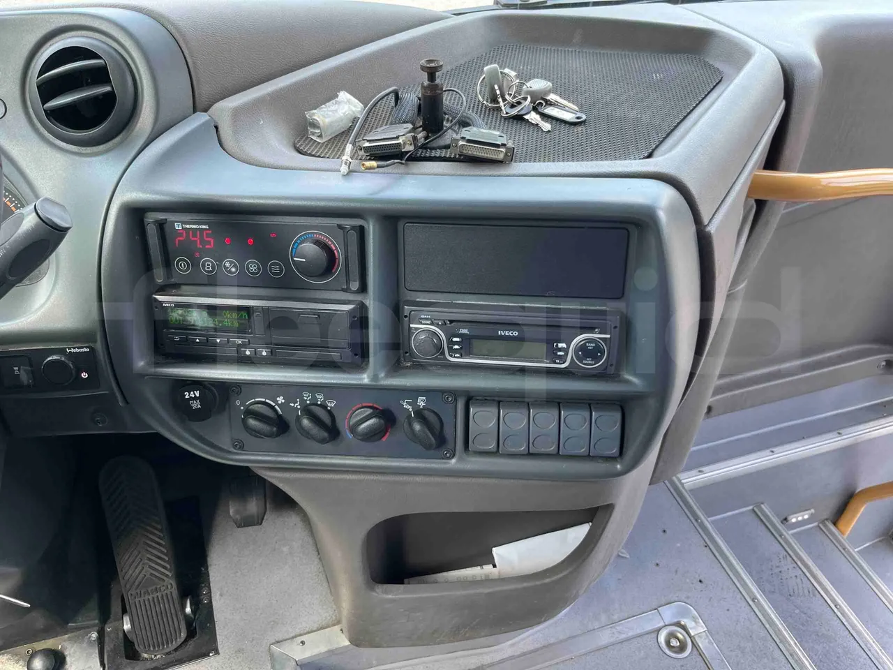 Iveco Crossway SFR160 - Euro5 - 280KW - 11.955mt - radio accessories photo