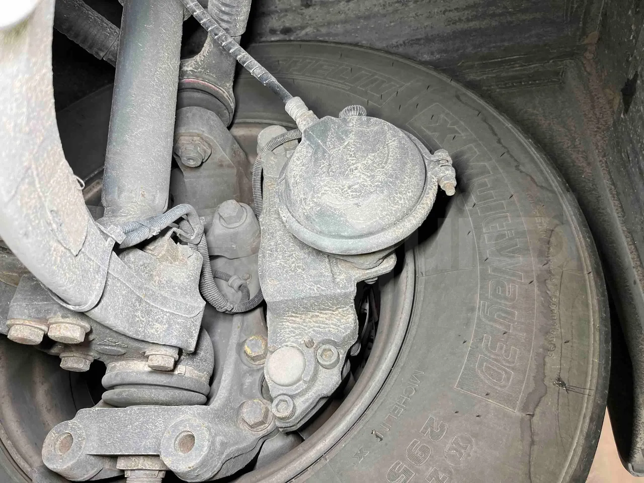 Iveco Crossway SFR160 - Euro5 - 280KW - 11.955mt - front brake calipers left