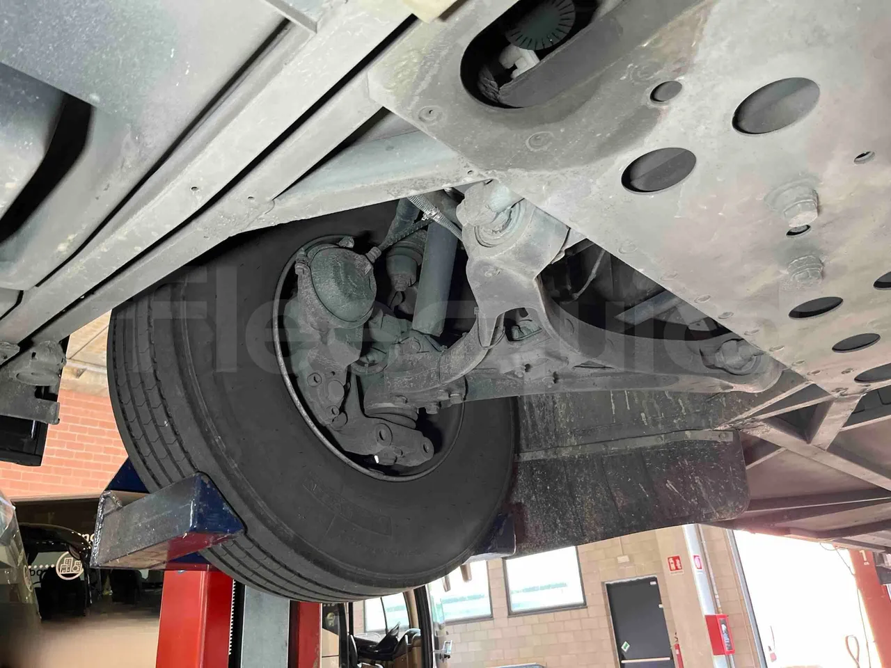 Iveco Crossway SFR160 - Euro5 - 280KW - 11.955mt - front axle right side
