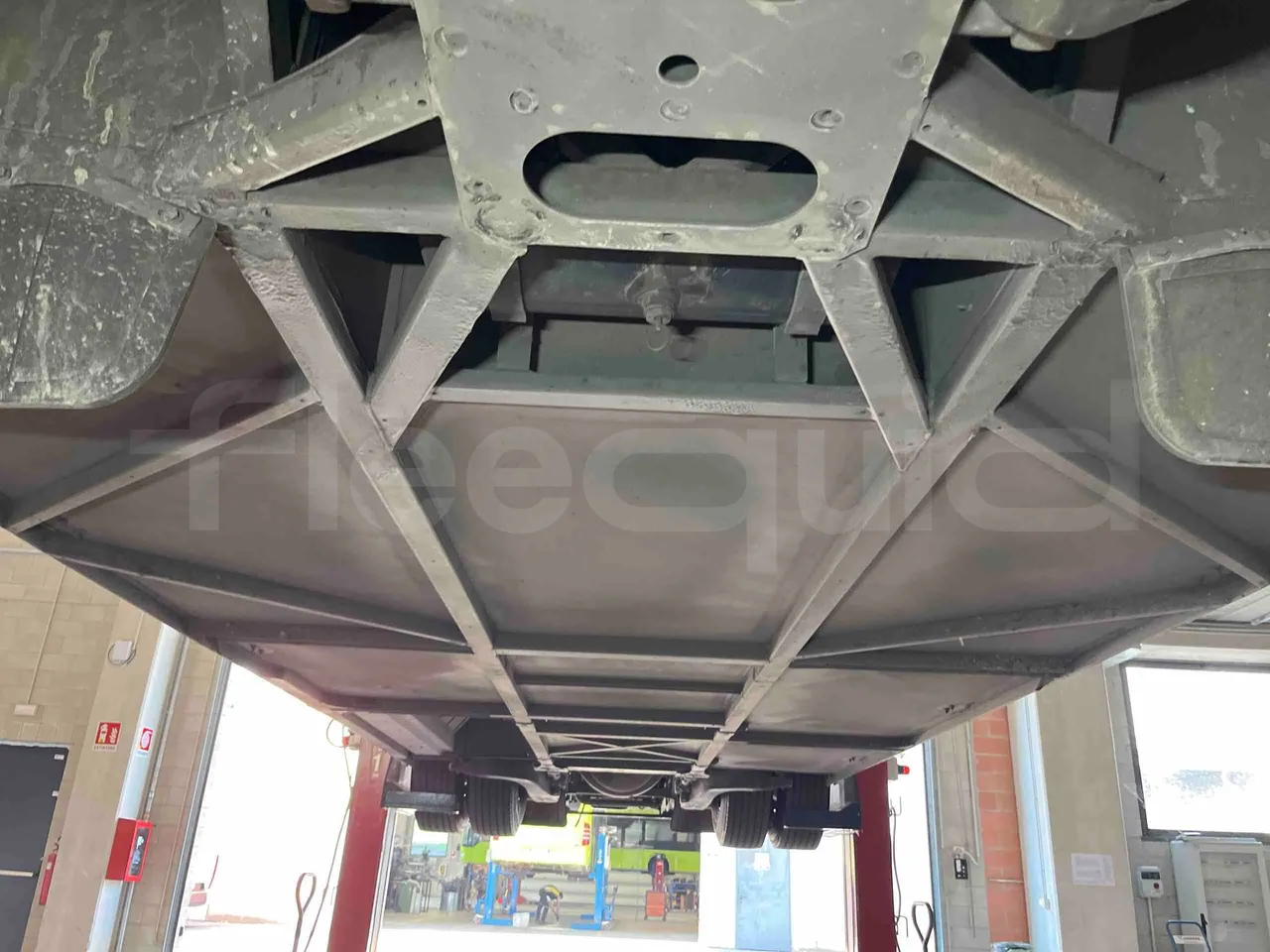 Iveco Crossway SFR160 - Euro5 - 280KW - 11.955mt - central undercarriage photo
