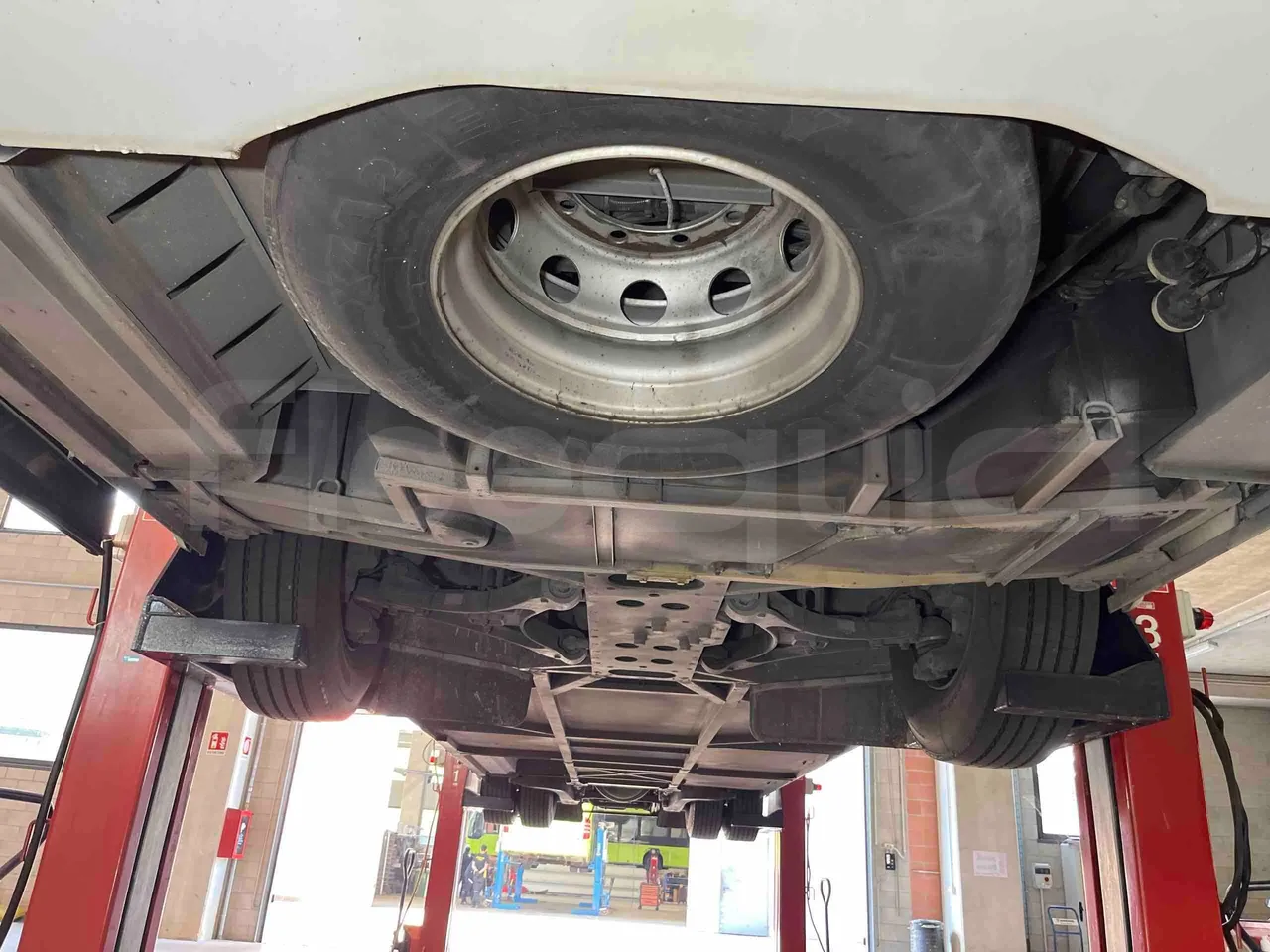 Iveco Crossway SFR160 - Euro5 - 280KW - 11.955mt - front undercarriage from front
