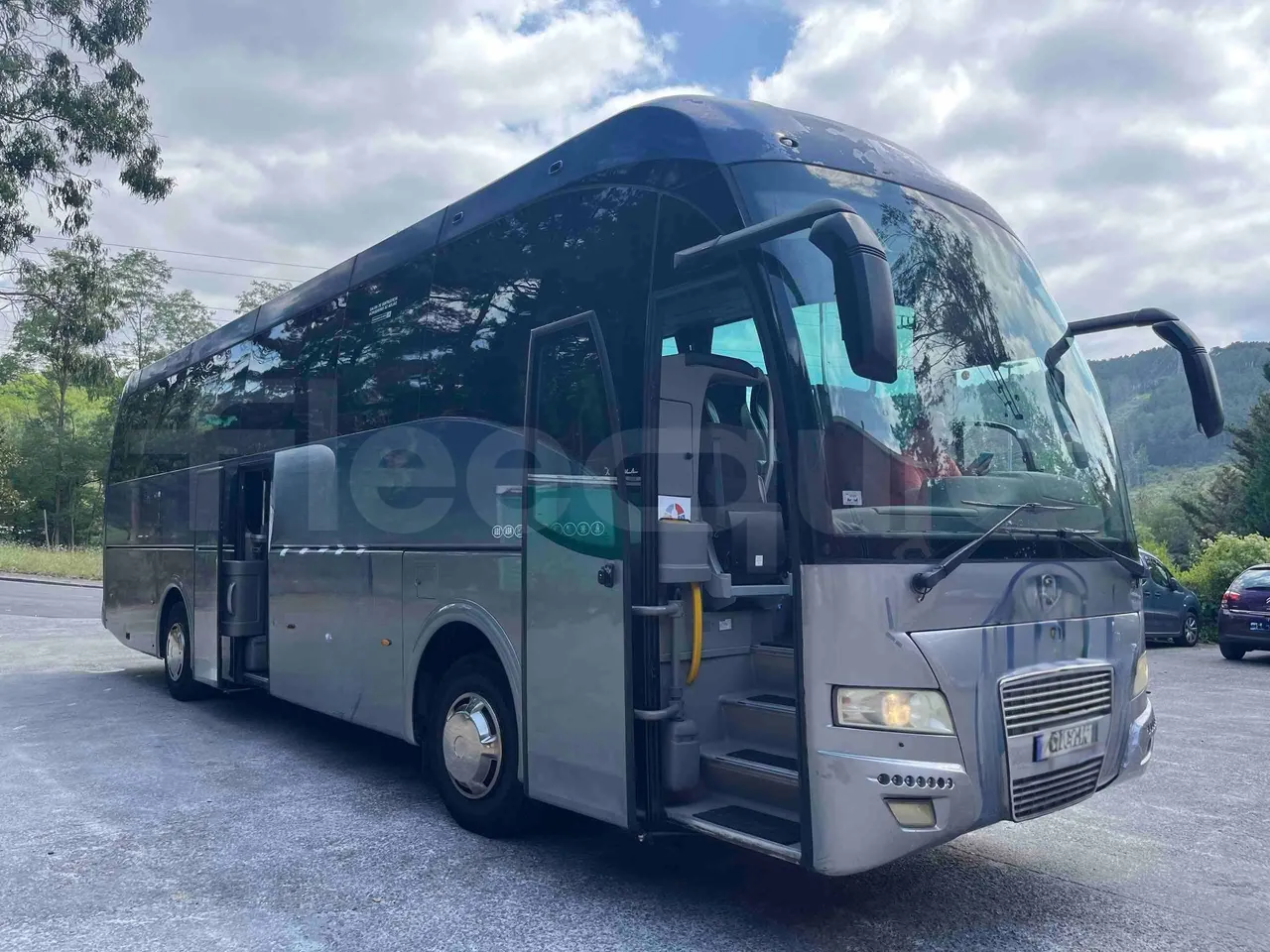 Scania Tata Hispano - 3/4 right front doors open
